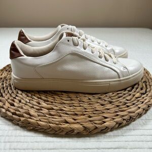 Normcore Steve Madden White and Brown Minimalist Sneakers.